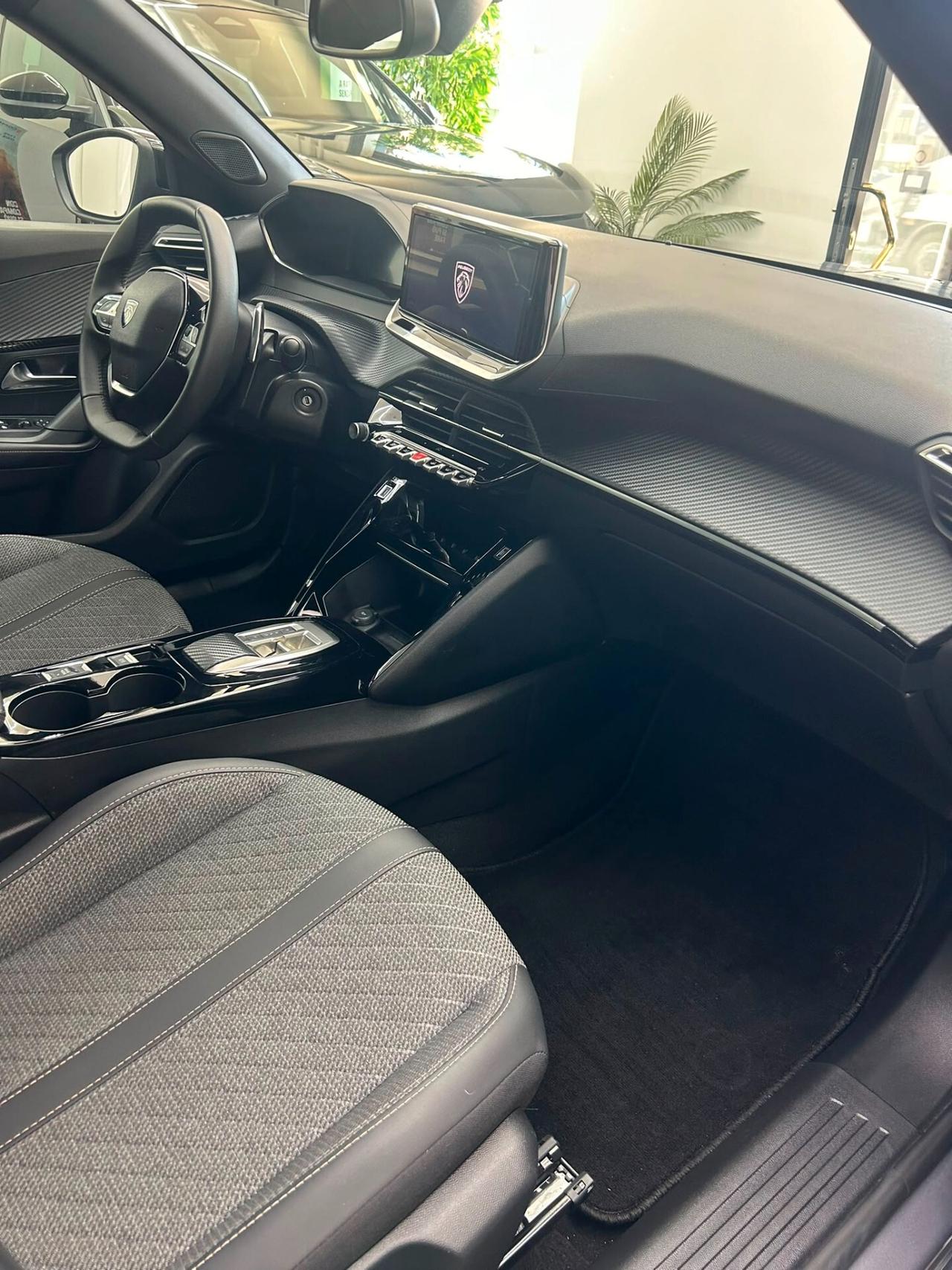 Peugeot 2008 PureTech 1.2 Benzina 130 cv S&S EAT8 Allure