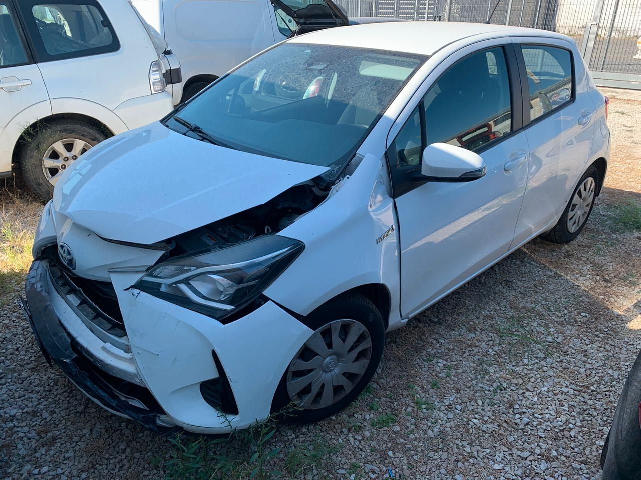 Toyota Yaris 1.5 Hybrid 26.000km sinistrata Airbag ok