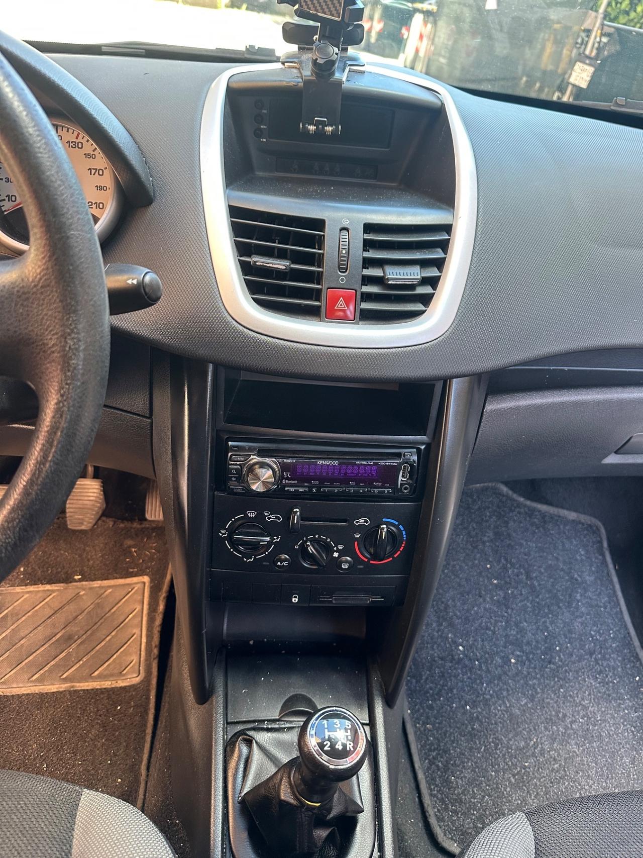 Peugeot 207 1.4 8V 75CV 5p. ONE Line