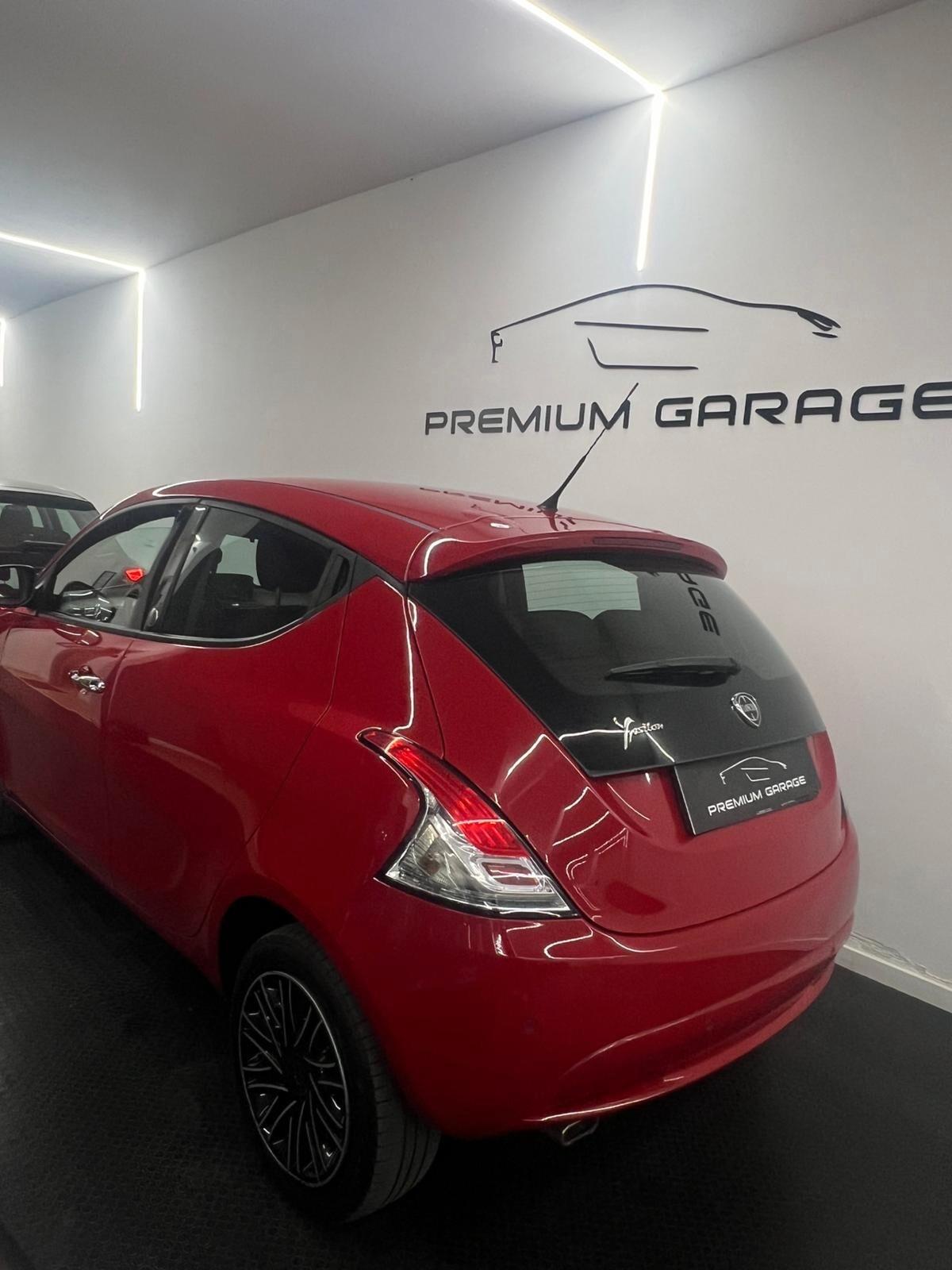 Lancia Ypsilon 1.2 69 CV 5 porte GPL Ecochic Black and Noir