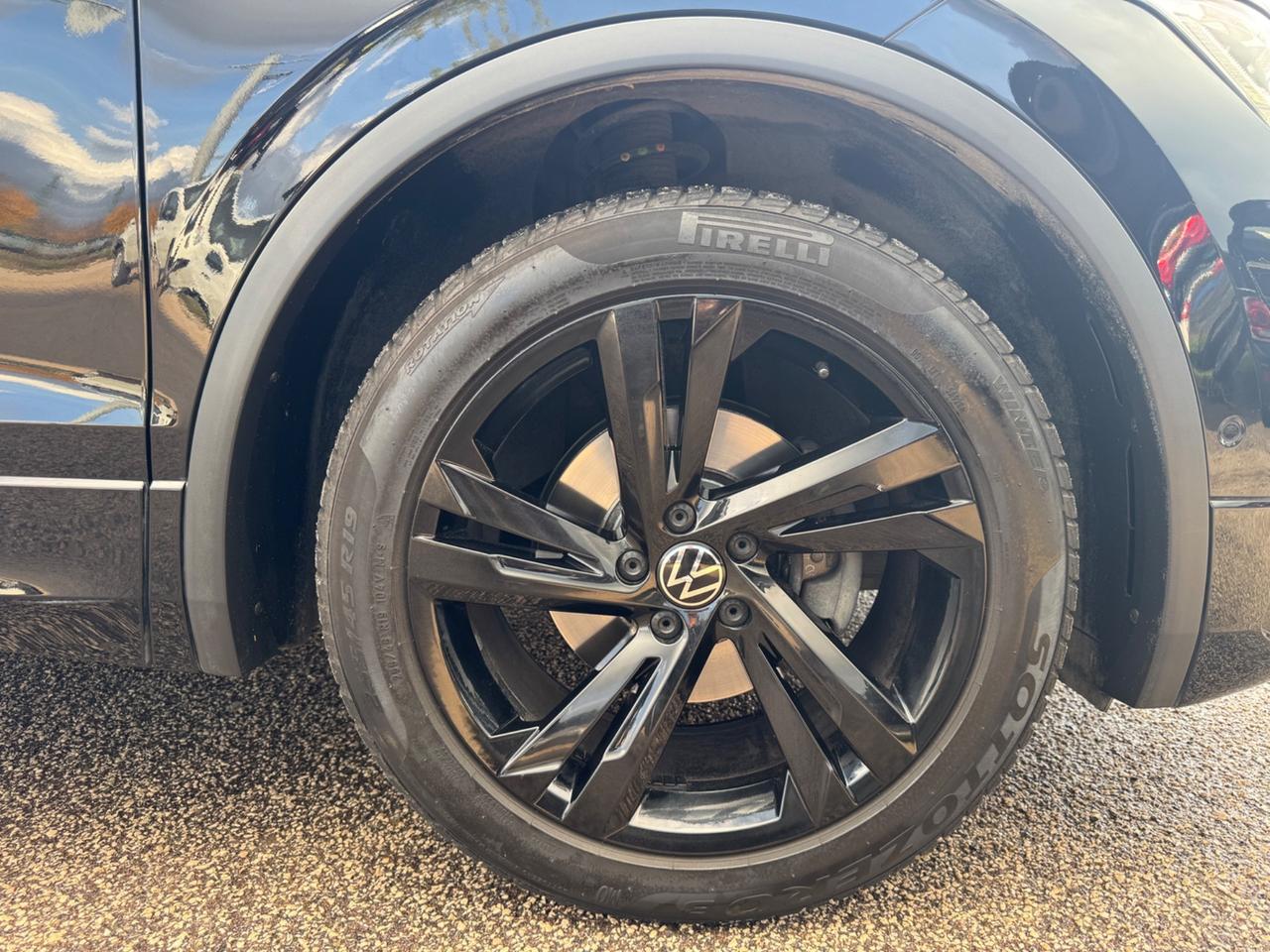 Volkswagen Tiguan 2.0 TDI 150 CV SRC DSG R-Line FULL SERVICE