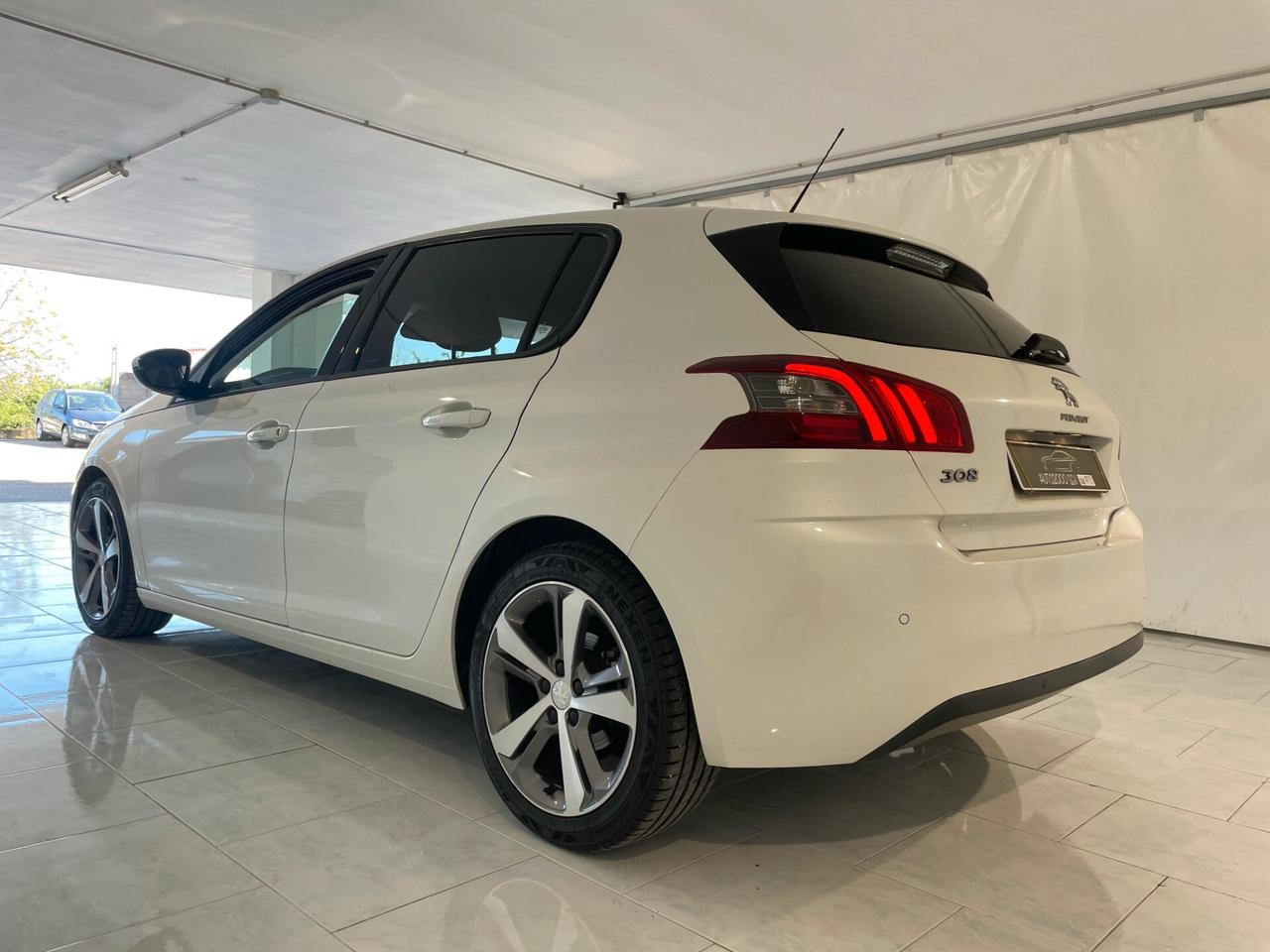 Peugeot 308 BlueHDi 100CV NEOPATENTATI