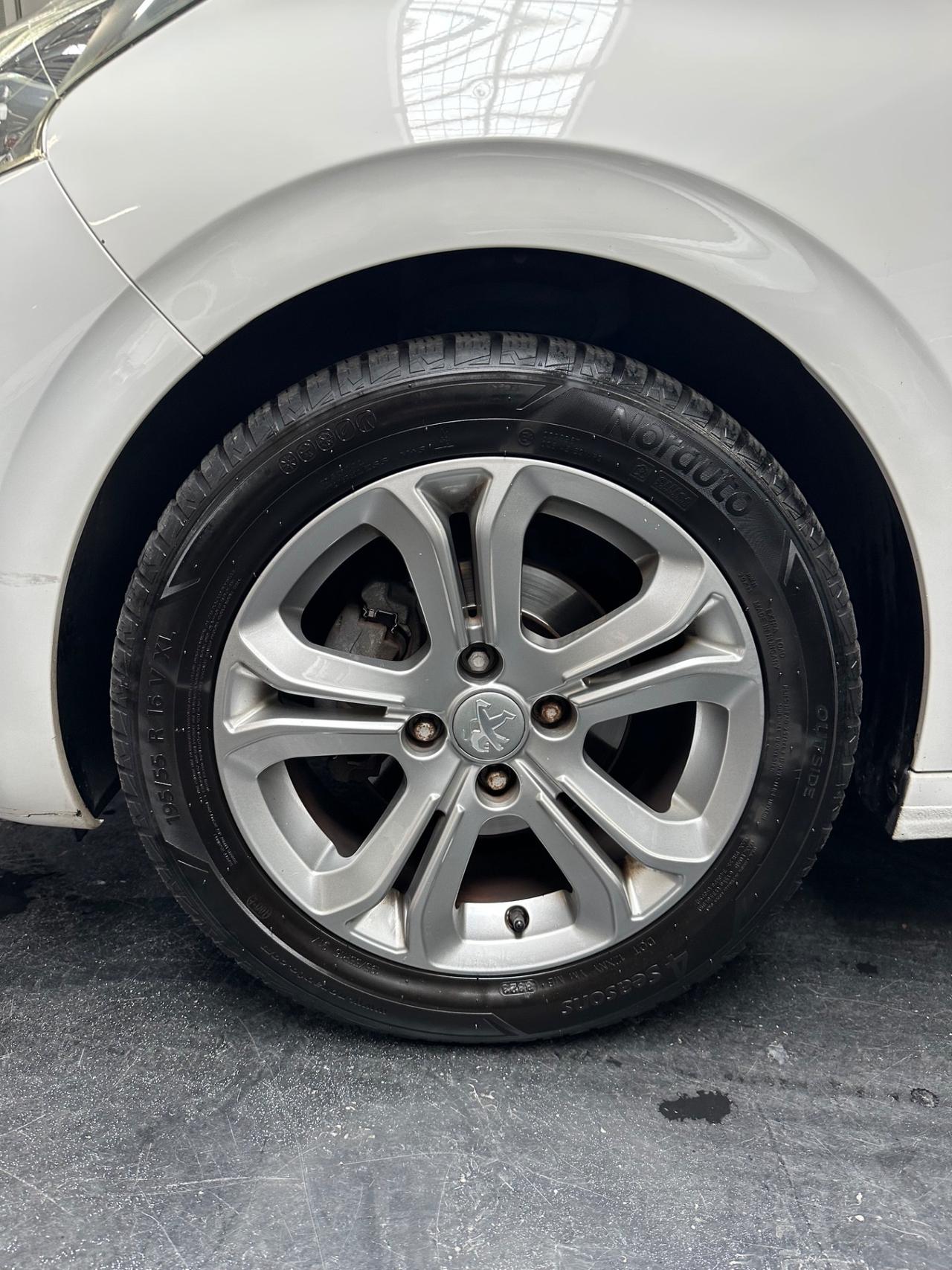 Peugeot 208 1.2 benzina 5 porte Allure