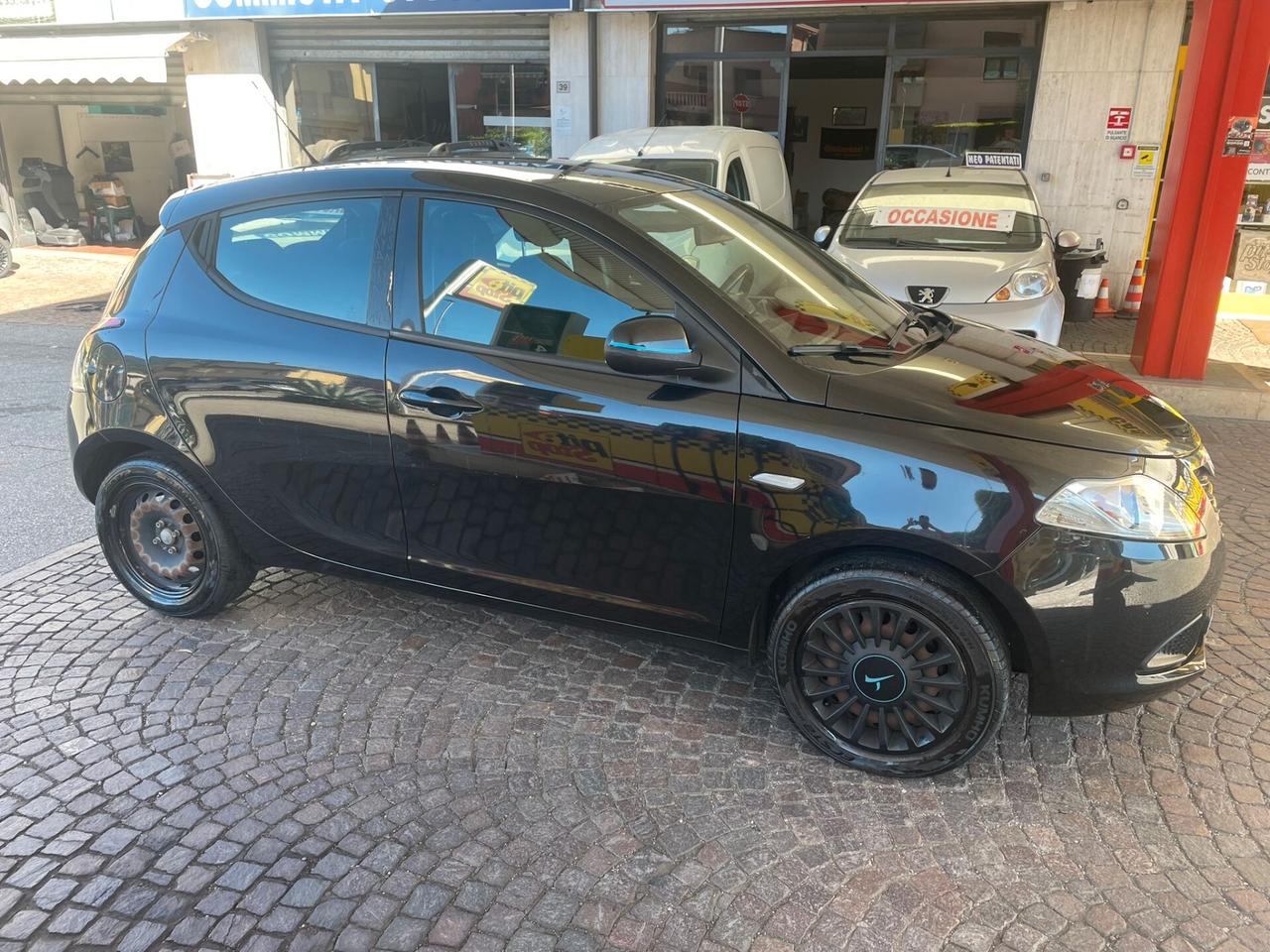 Lancia Ypsilon 1.2 69 CV 5 porte Elefantino