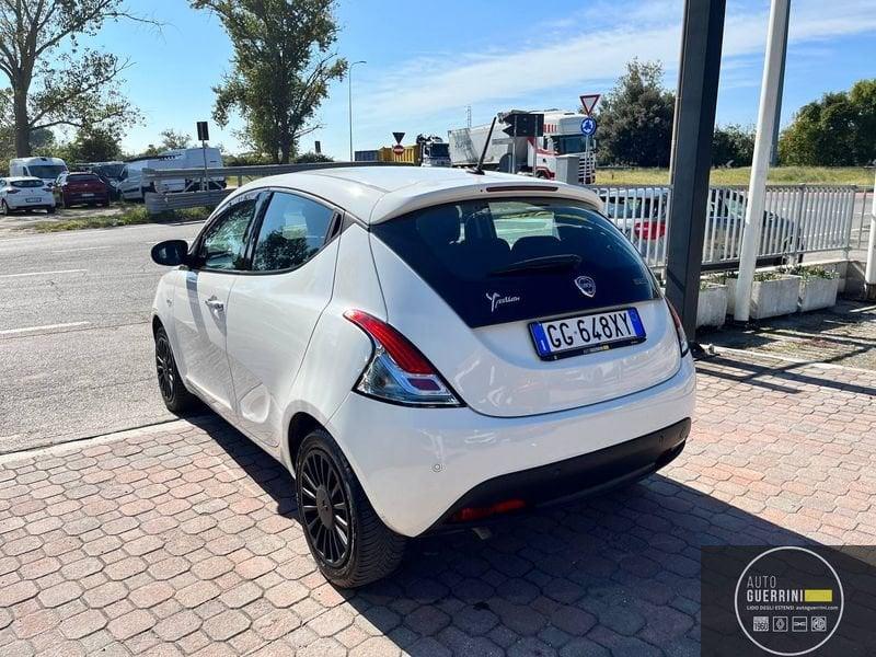 Lancia Ypsilon Ypsilon 1.0 FireFly 5 porte S&S Hybrid Ecochic Silver