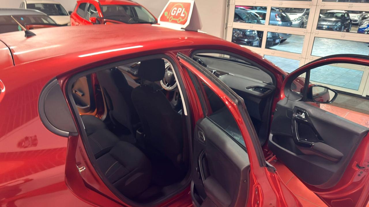 Peugeot 208 1.2 VTi 82 CV 5 porte Allure