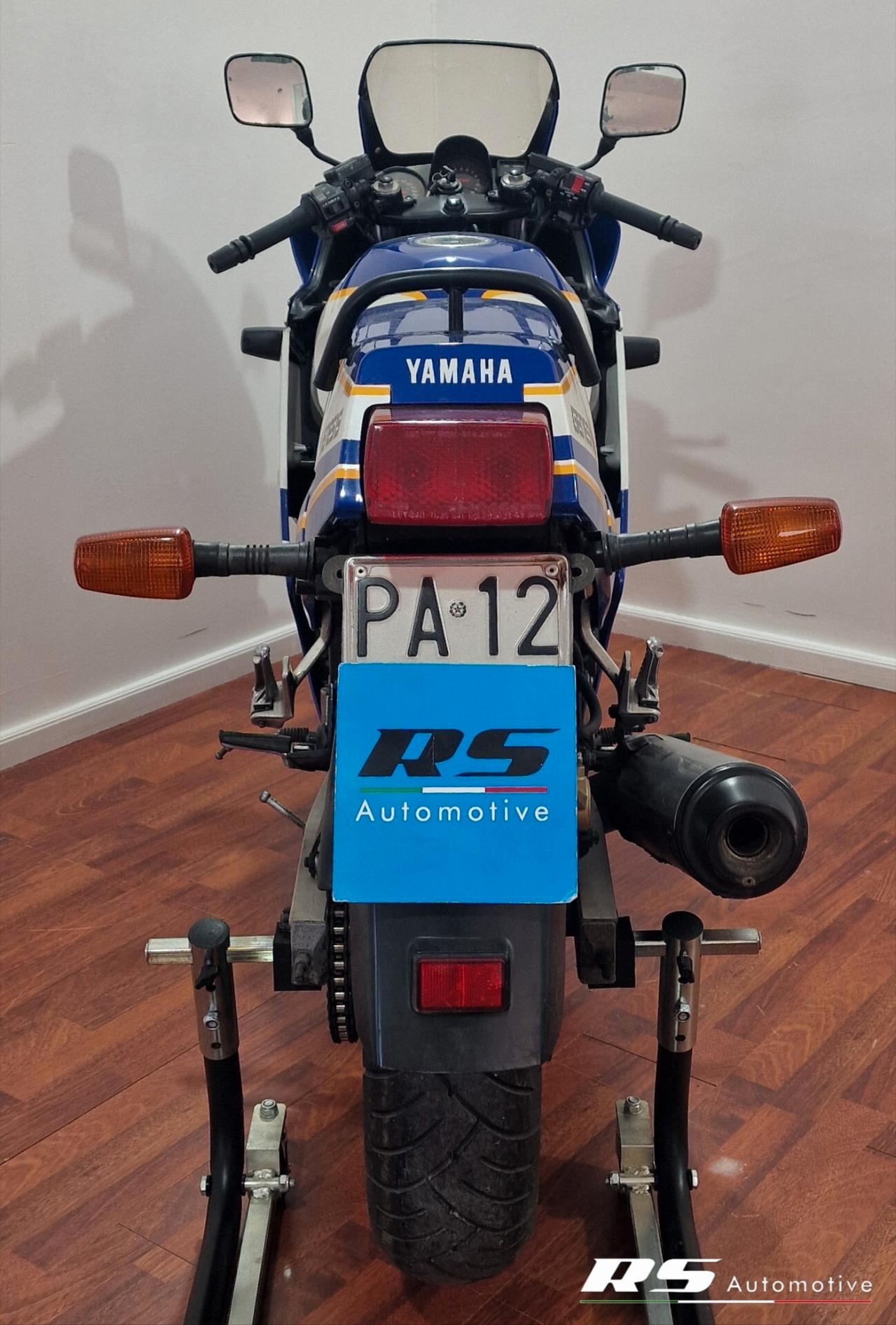 Yamaha FZ 750