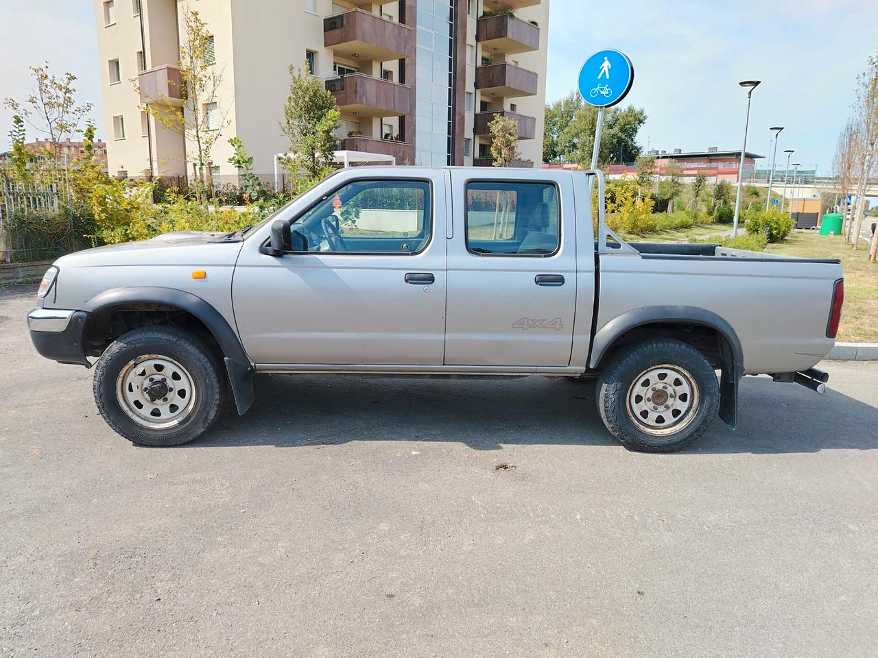 Nissan Navara 4x4 con Gancio e climatizzatore
