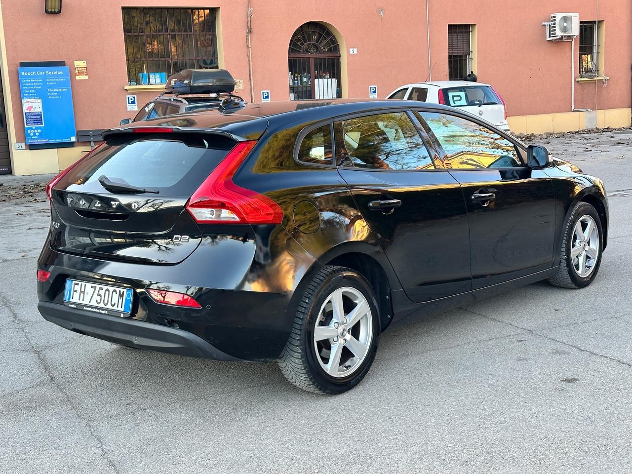 Volvo V40 D2 R-DESIGN MOMENTUM X NEOPATENTATI