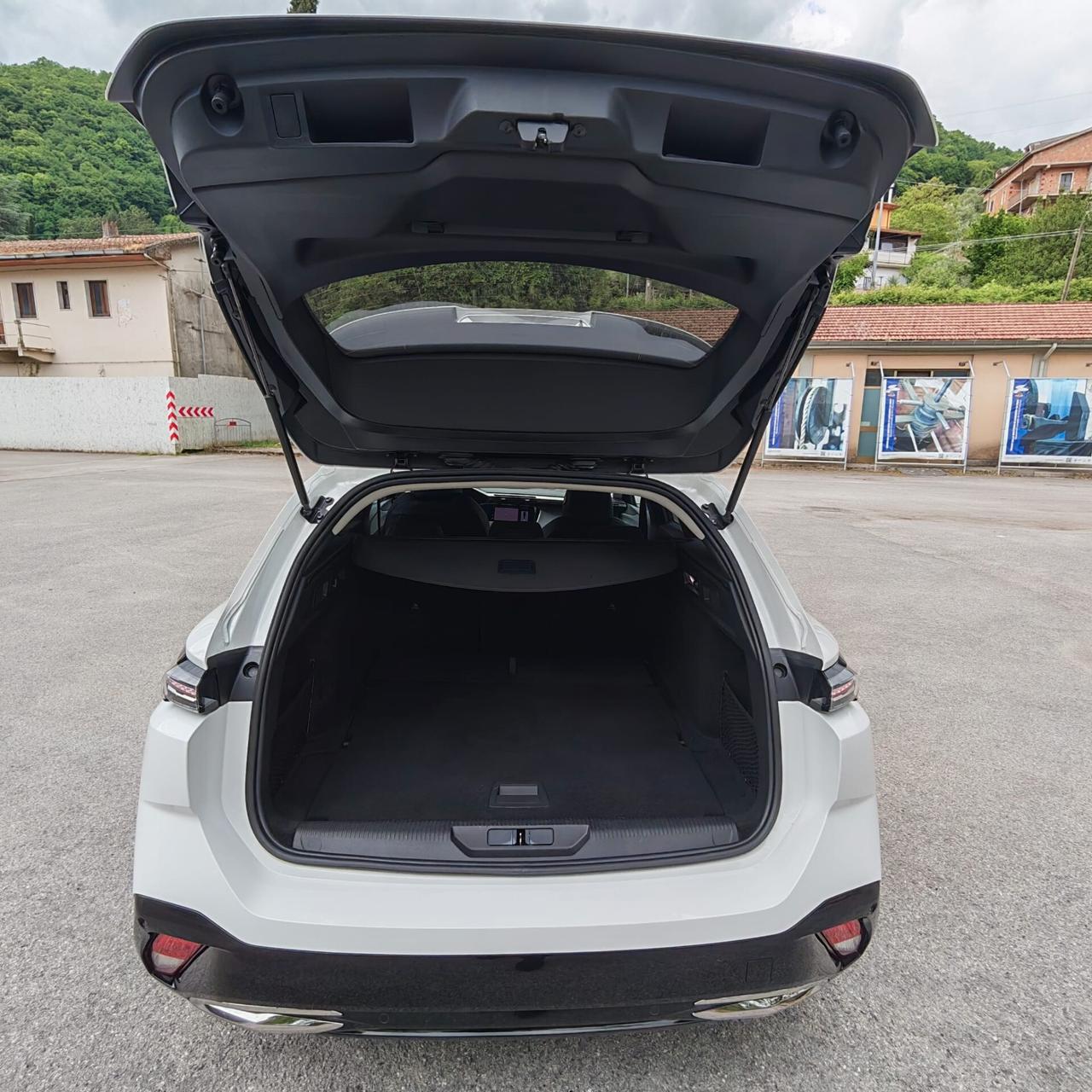 Peugeot 308 BlueHDi 130 S&S EAT8 SW Allure