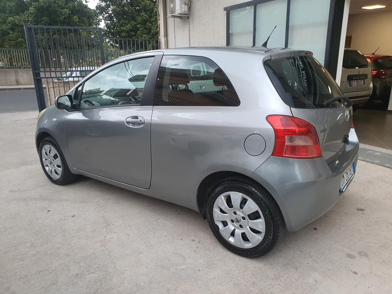 Toyota Yaris 1.0 benzina