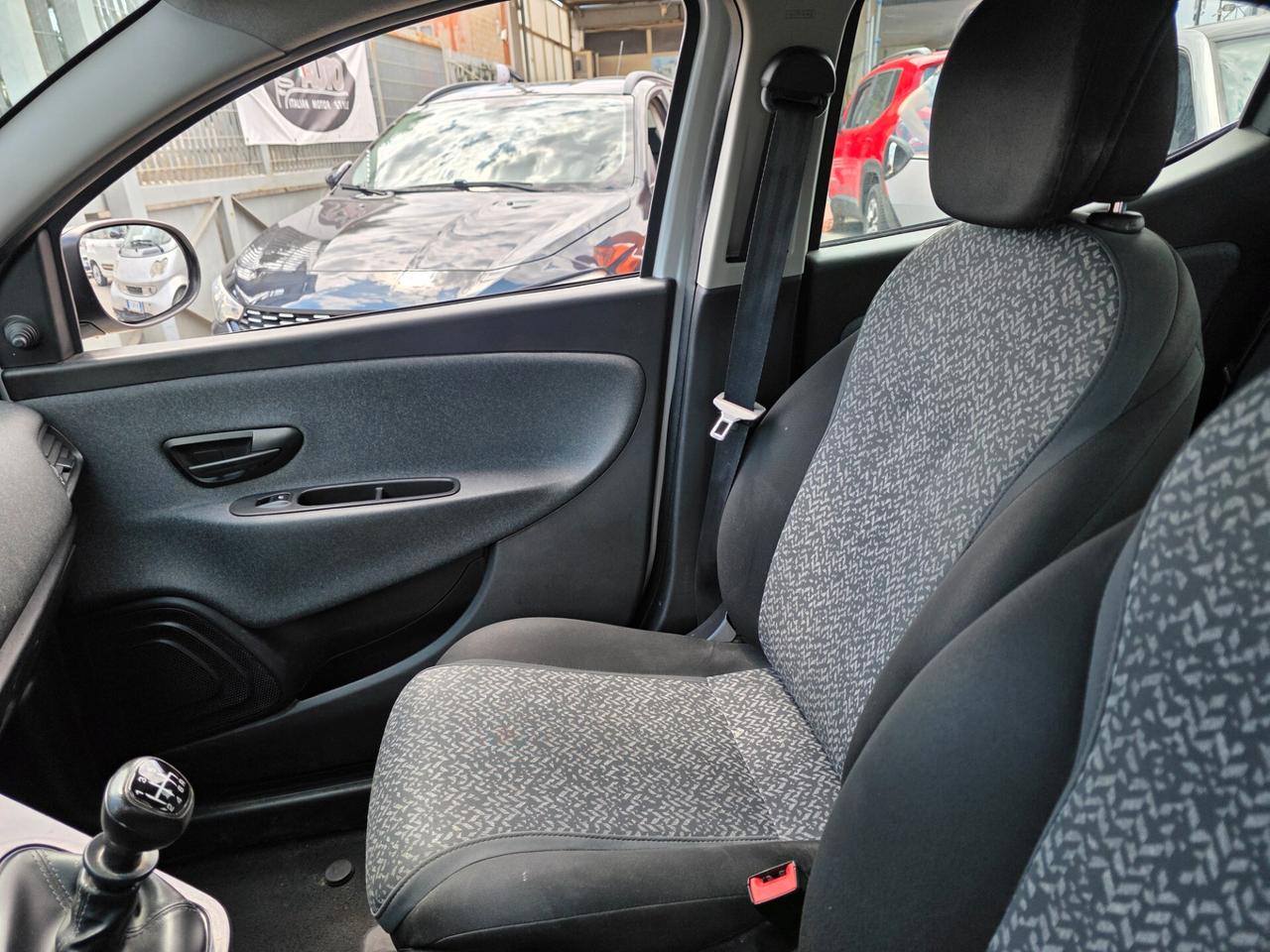 Lancia Ypsilon 1.0 FireFly 5 porte S&S Hybrid Ecochic Gold