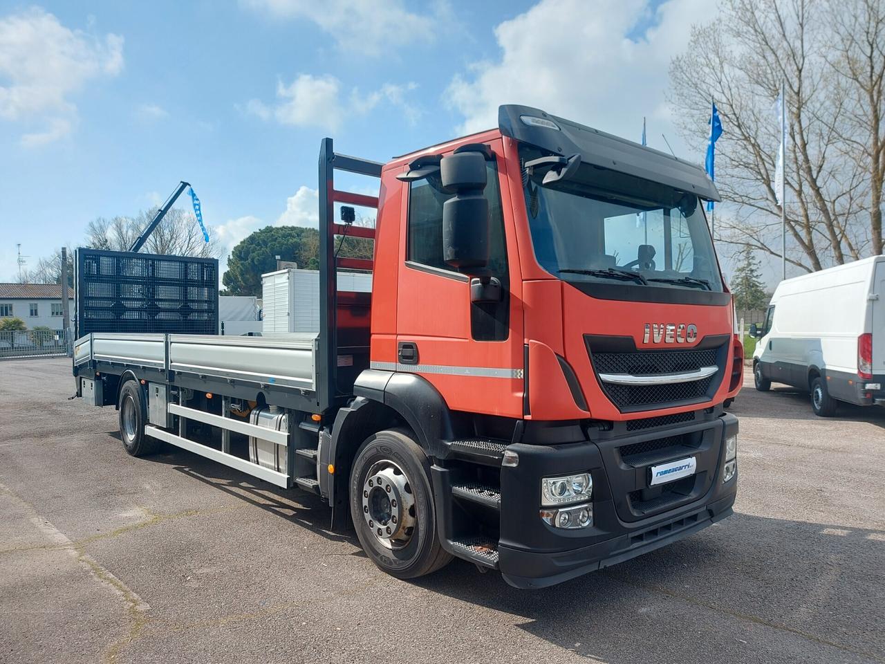 IVECO STRALIS AD190S31FP-CM PIANALE CON RAMPE E VERICELLO DI NUOVA COSTRUZIONE