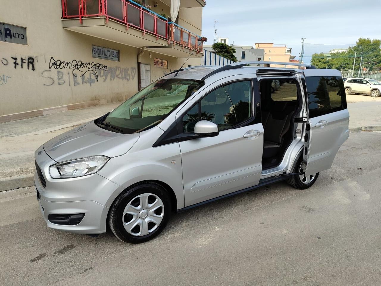 Ford Tourneo Courier 1.5 tdci 75CV VETTURA NUOVO!!