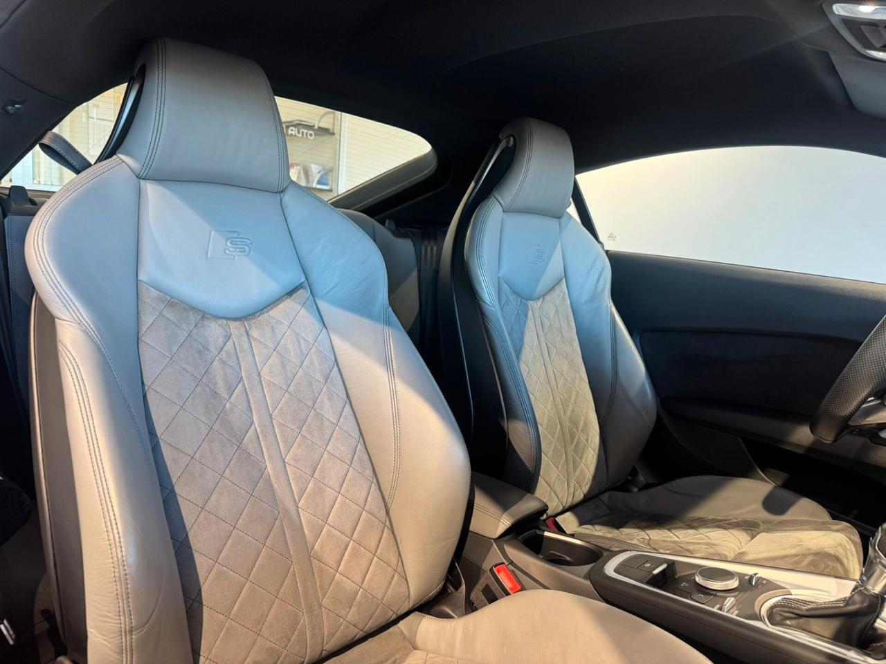 Audi TT TTS Coupé TFSI quattro S tronic sport attitude