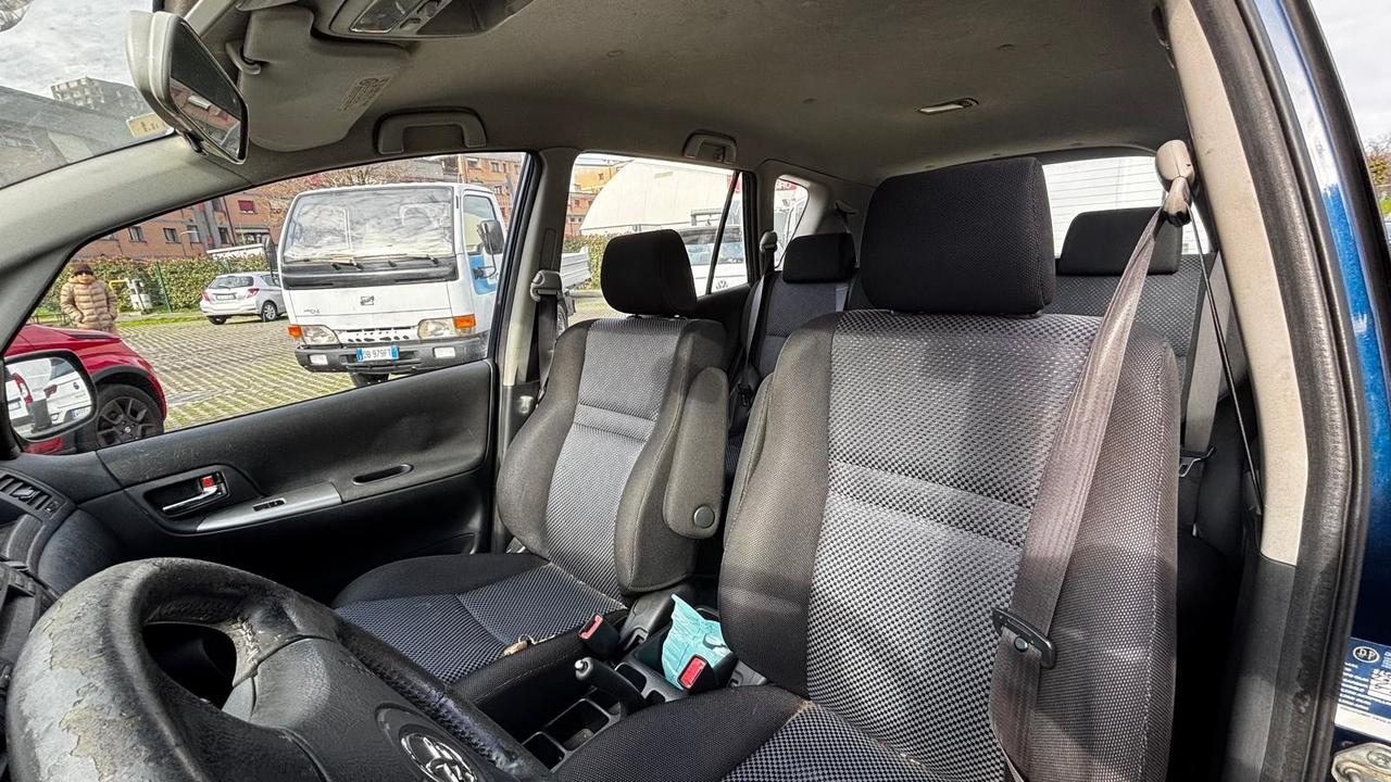 Toyota Corolla Verso 1.8 Benzina 136 CV