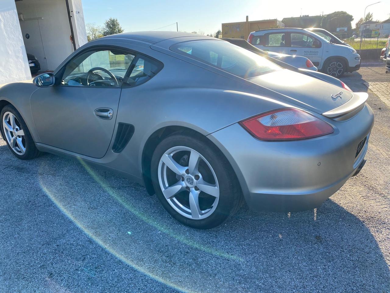 Porsche Cayman 2.7