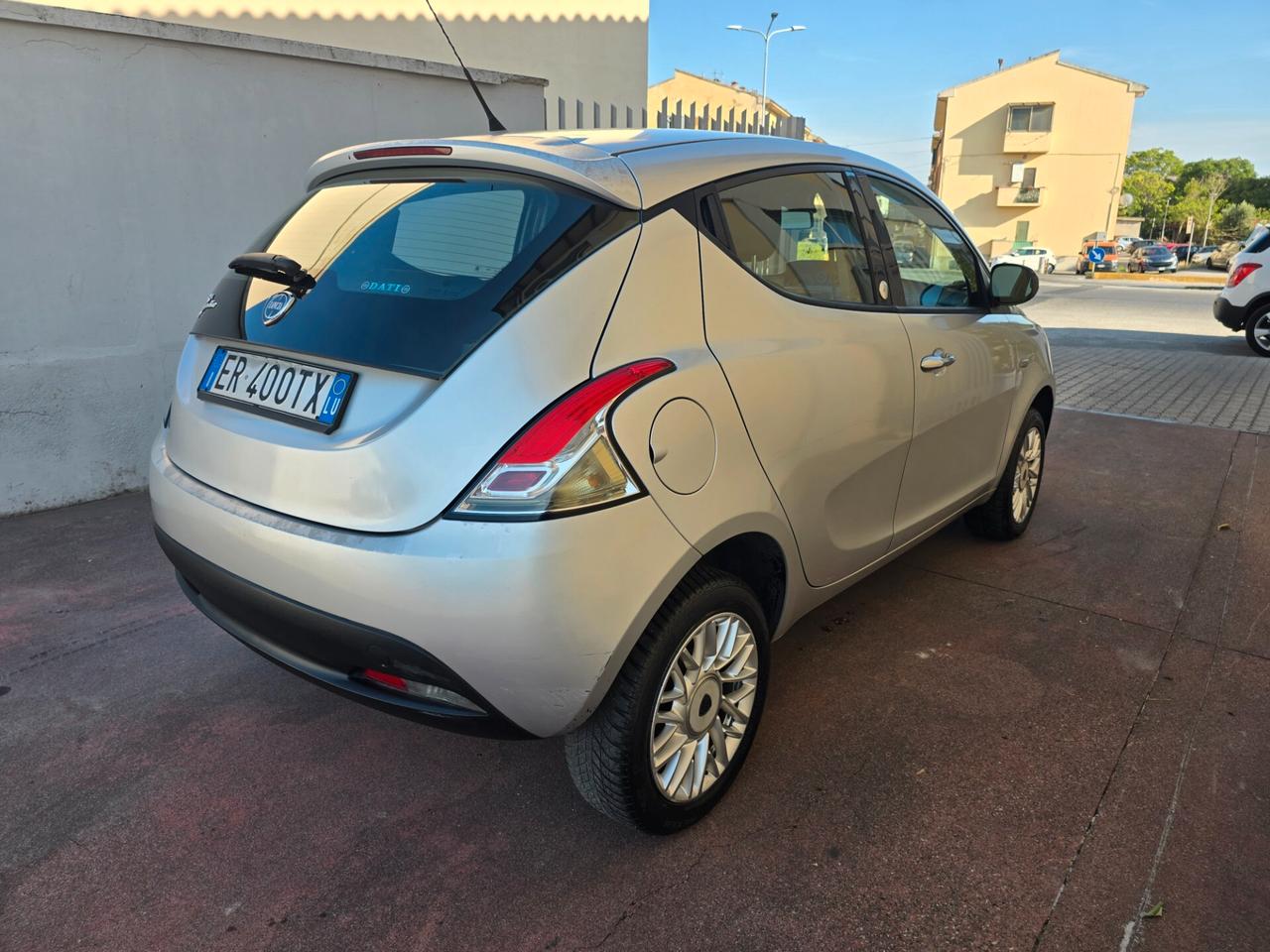 Lancia Ypsilon 0.9 TwinAir 85 CV 5 porte Metano Ecochic Elefantino