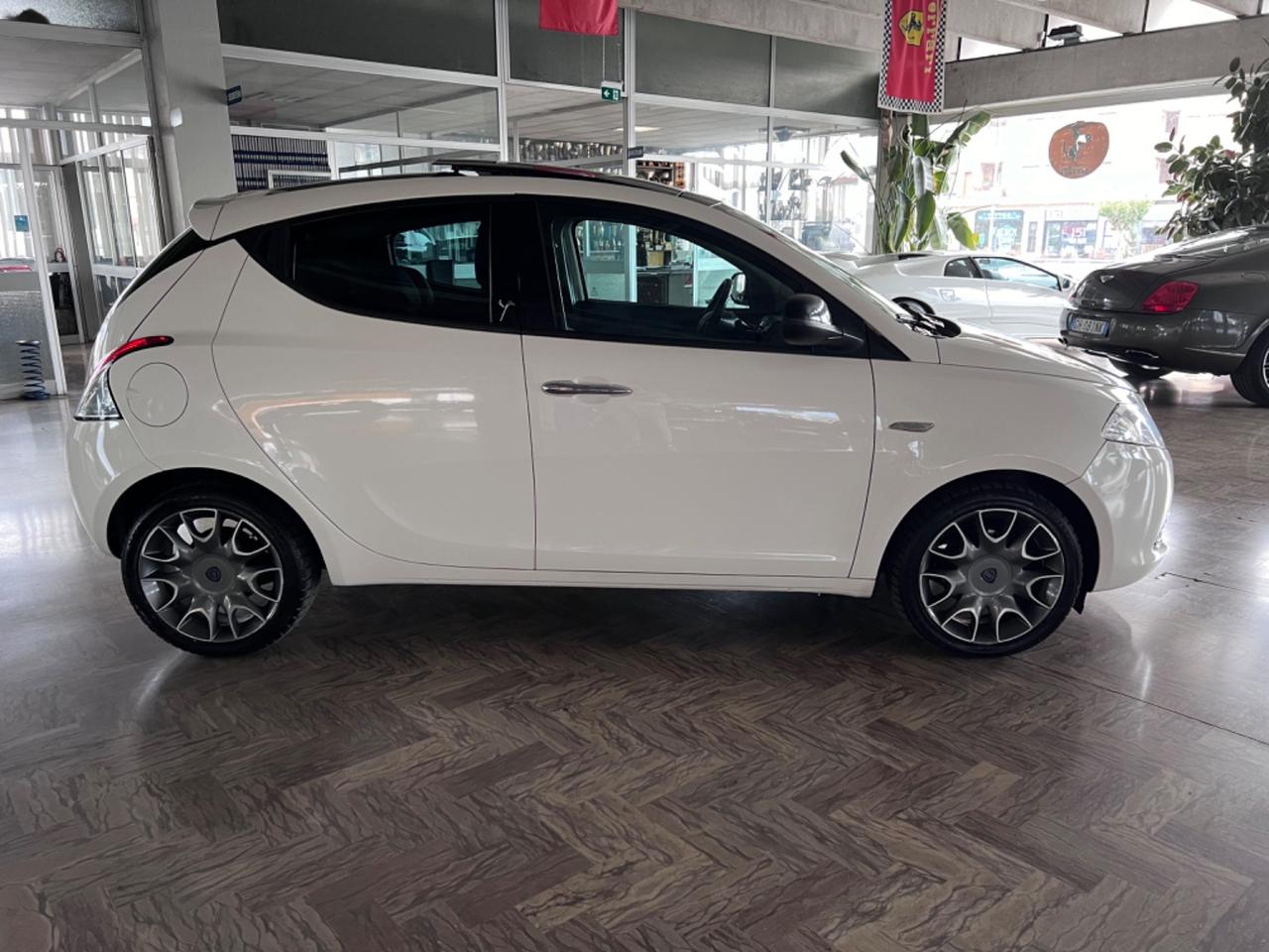 Lancia Ypsilon 1.2 69 CV 5 porte S&S Platinum Plus * Neopatentati