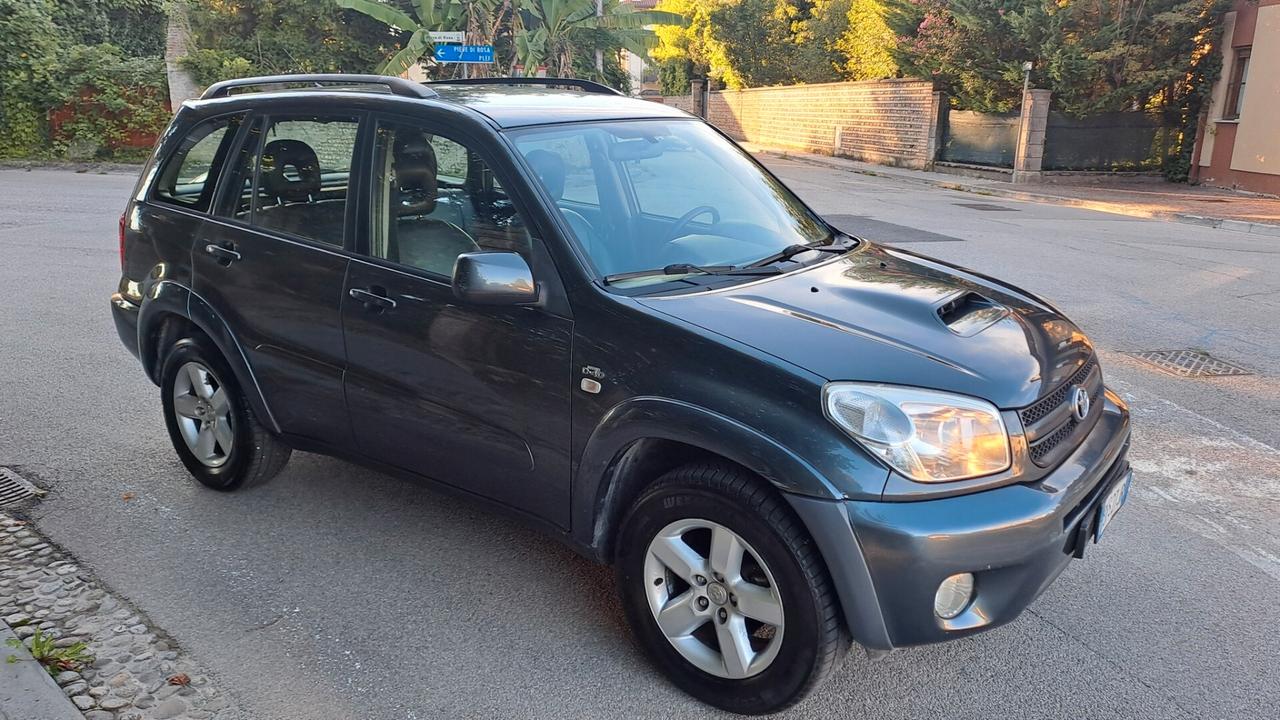 Toyota RAV 4 RAV4 2.0 Tdi D-4D GANCIO TRAINO 1500 KG