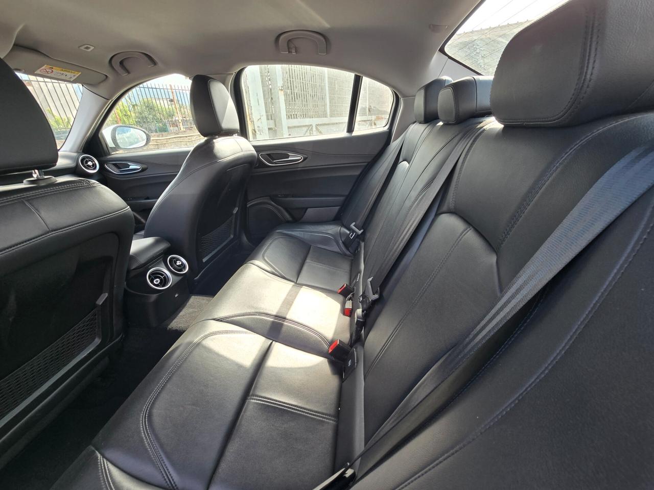 Alfa Romeo Giulia 2.2 Turbodiesel 150 CV Business Launch Edition