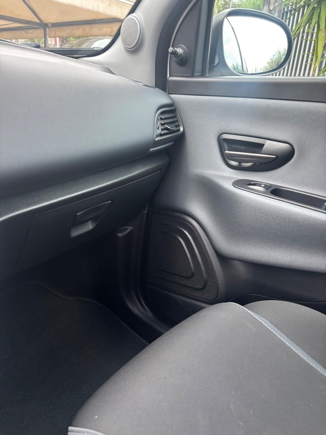 Lancia Ypsilon 1.3 MJT 16V 95 CV 5 porte S&S Silver
