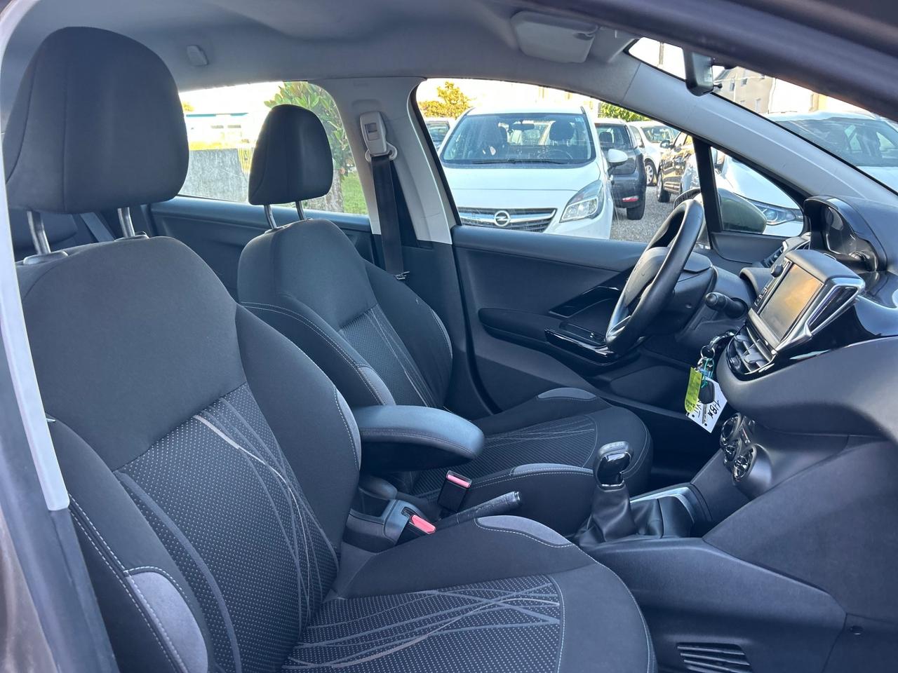Peugeot 208 1.4 HDi 68 CV 5 porte Allure