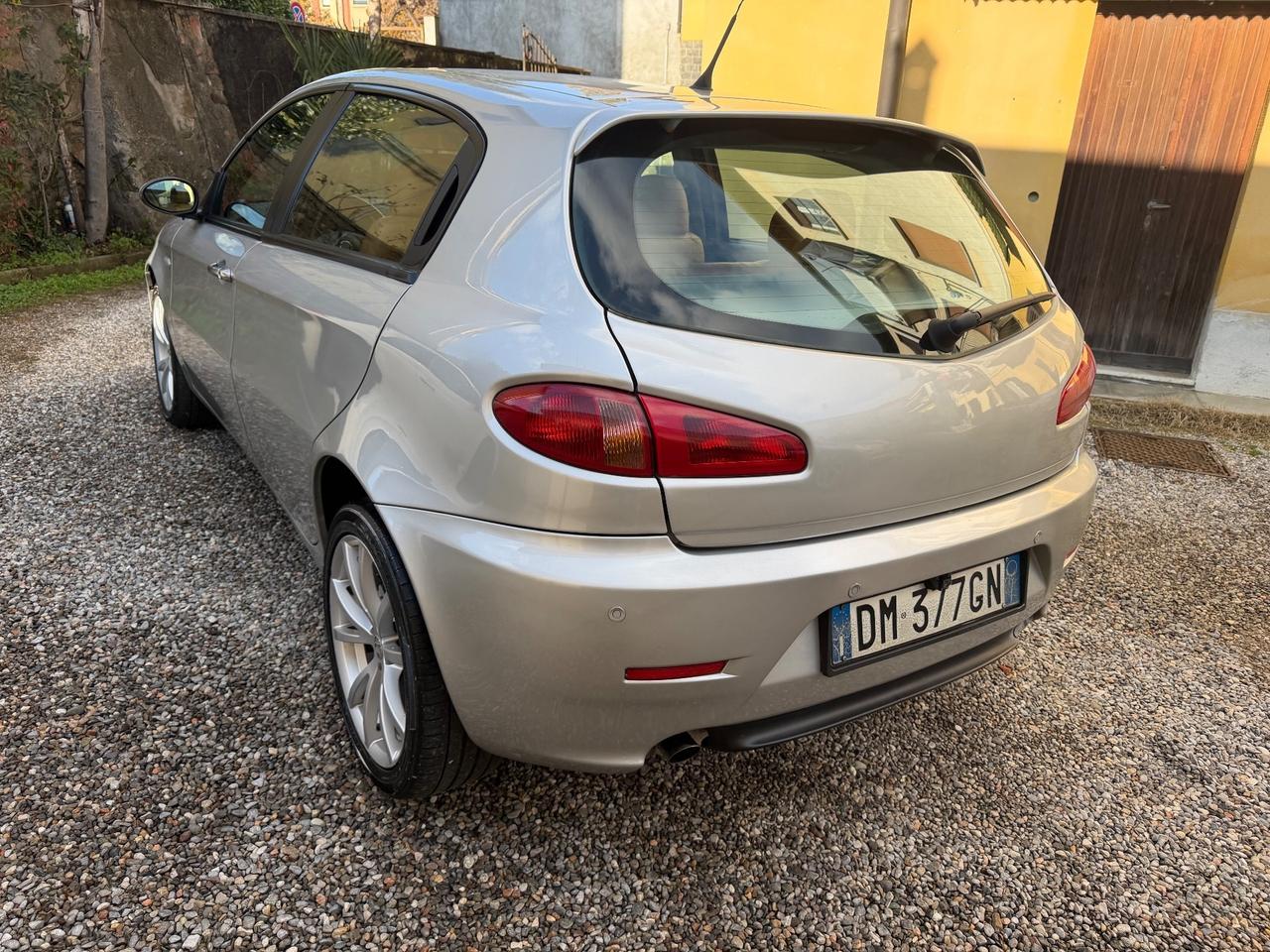 Alfa Romeo 147 1.9 JTD M-JET 16V 5 porte Black Line