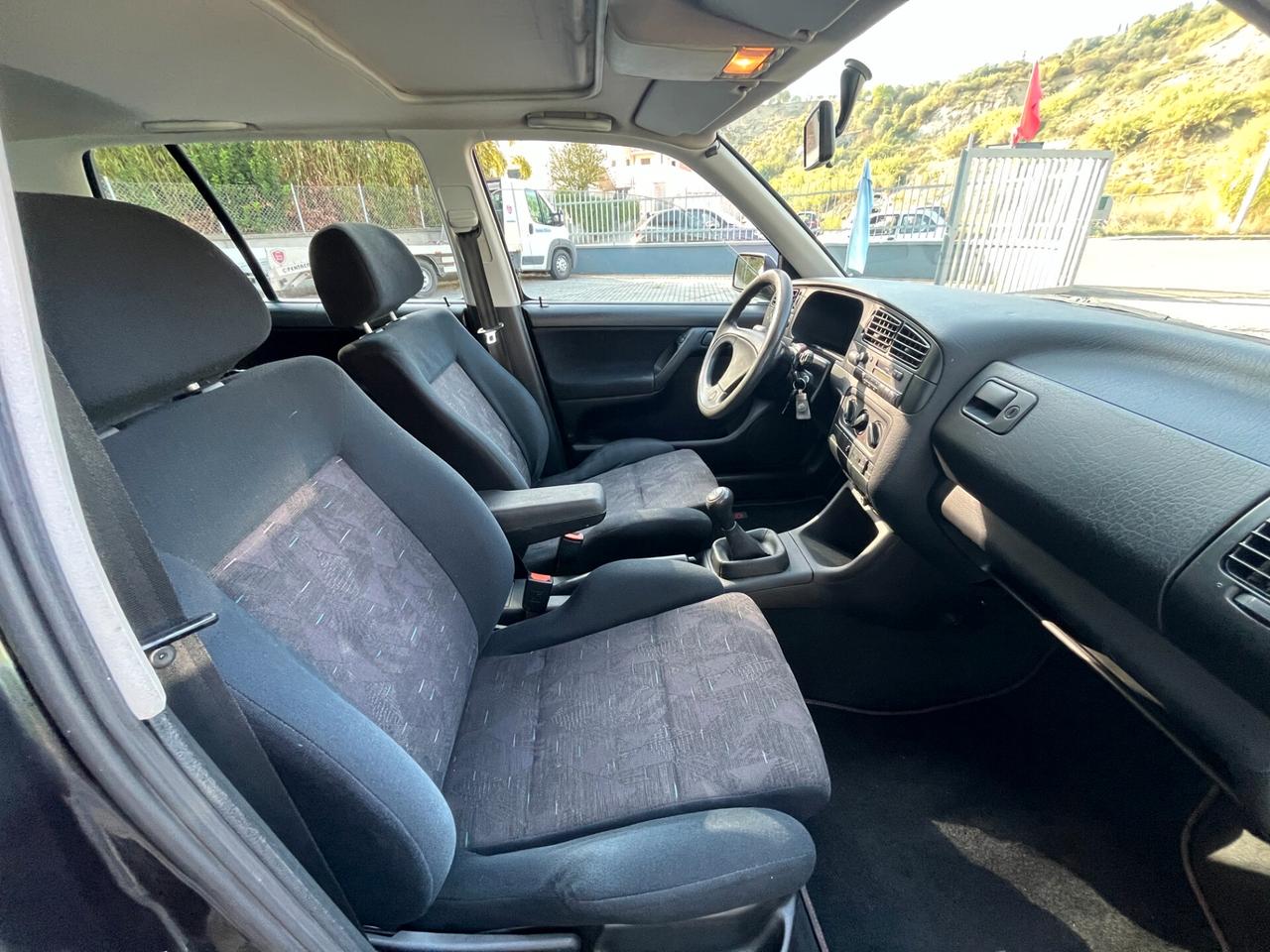 Volkswagen Golf 2.0 16V cat 5 porte GTI