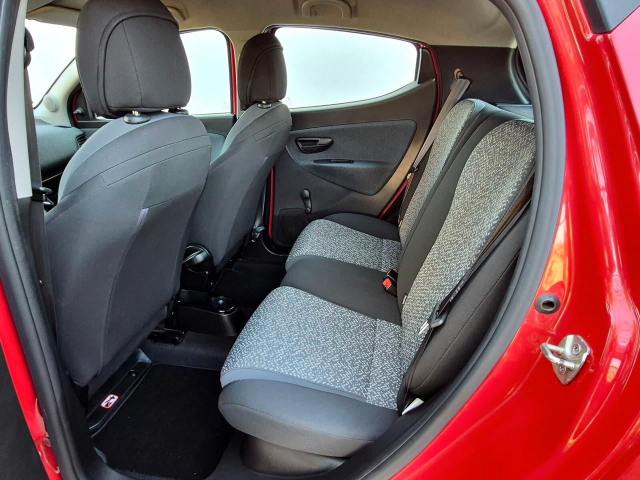 Lancia Ypsilon 1.0 FireFly Hybrid Silver