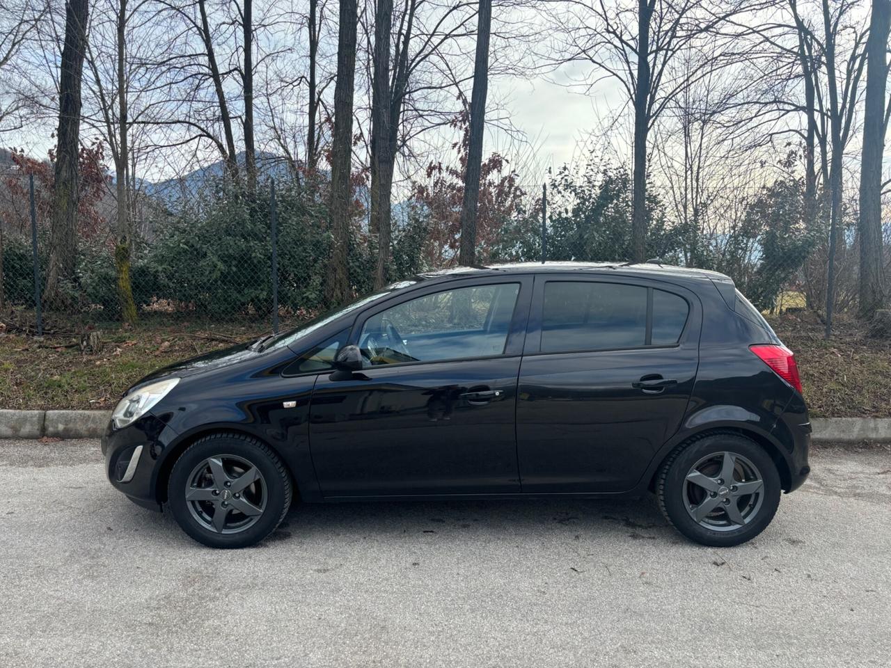 Opel Corsa 1.2 BENZINA 69cv NEOPATENTATI