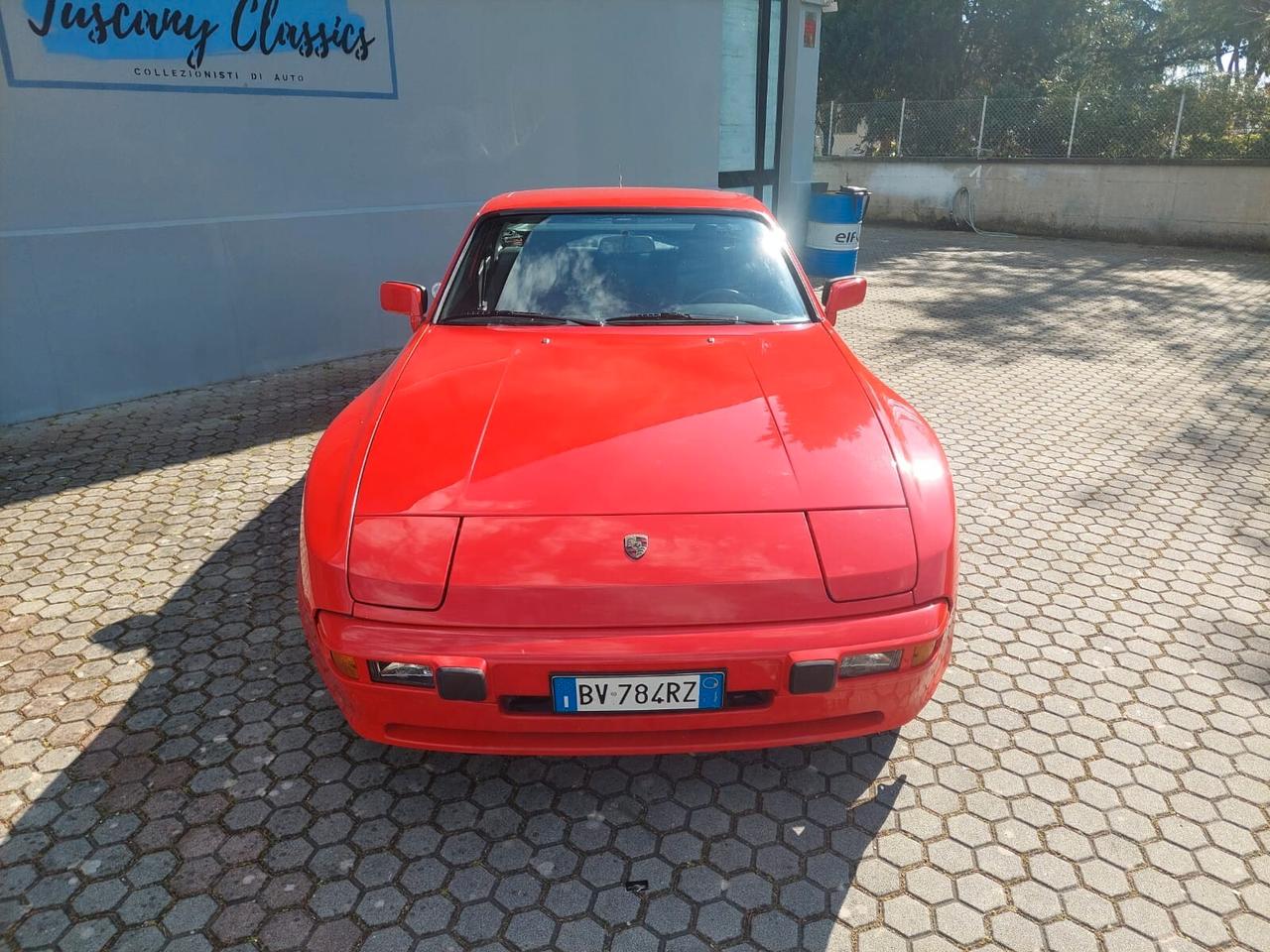 Porsche 944