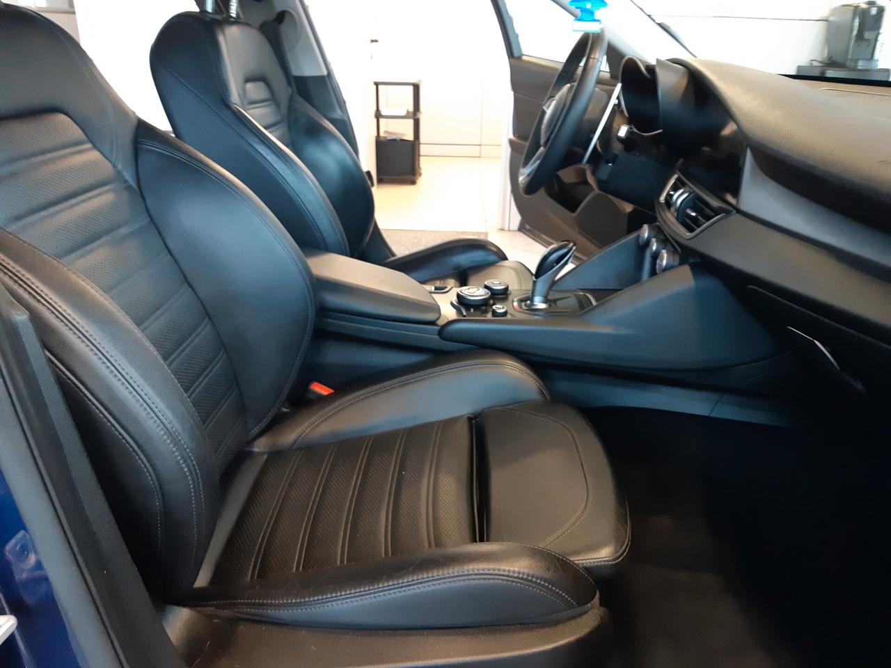 Alfa Romeo Giulia 2.2 Turbodiesel 210 CV AT8 AWD Q4 Veloce