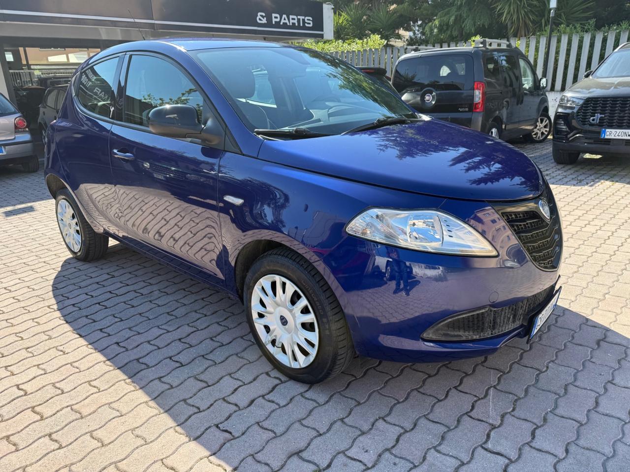 Lancia Ypsilon 0.9 TwinAir 85 CV 5 porte Metano Ecochic Silver