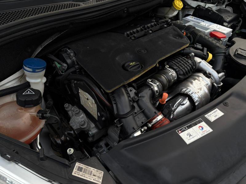 PEUGEOT 208 1.6 DIESEL 75 CV ADATTA NEOPATENTATI