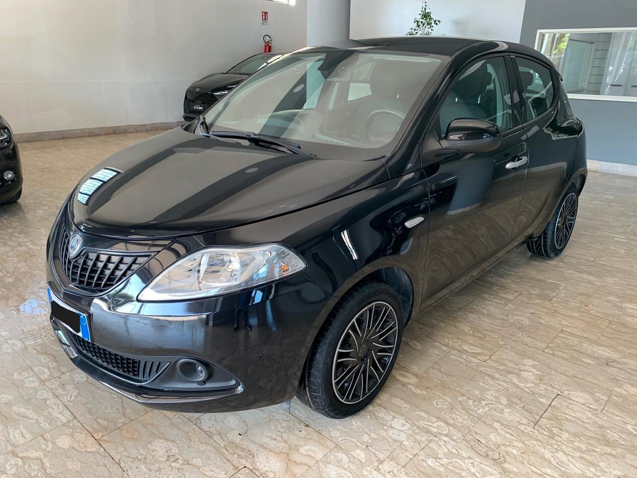 Lancia Ypsilon 1.0 FireFly 5 porte S&S Hybrid Silver Plus