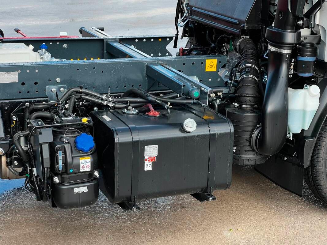 Isuzu M 21 TT Passo E ribaltabile trilaterale