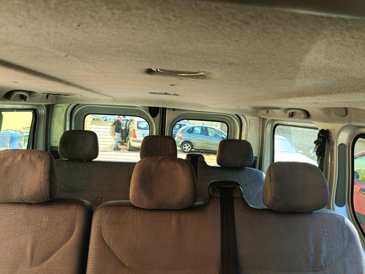 Renault TRAFIC 9 posti