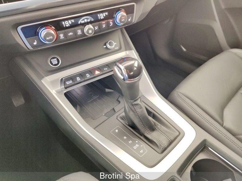 Audi Q3 35 TFSI Business Advanced