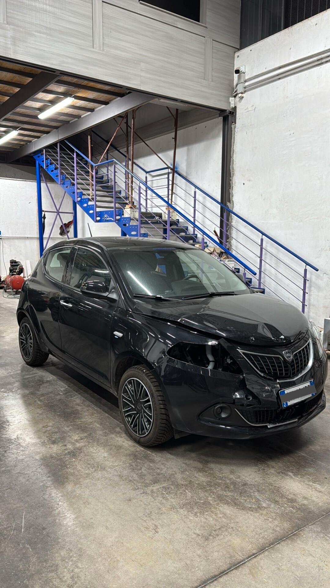 Lancia Ypsilon 1.0 FireFly 5 porte S&S Hybrid Alberta Ferretti