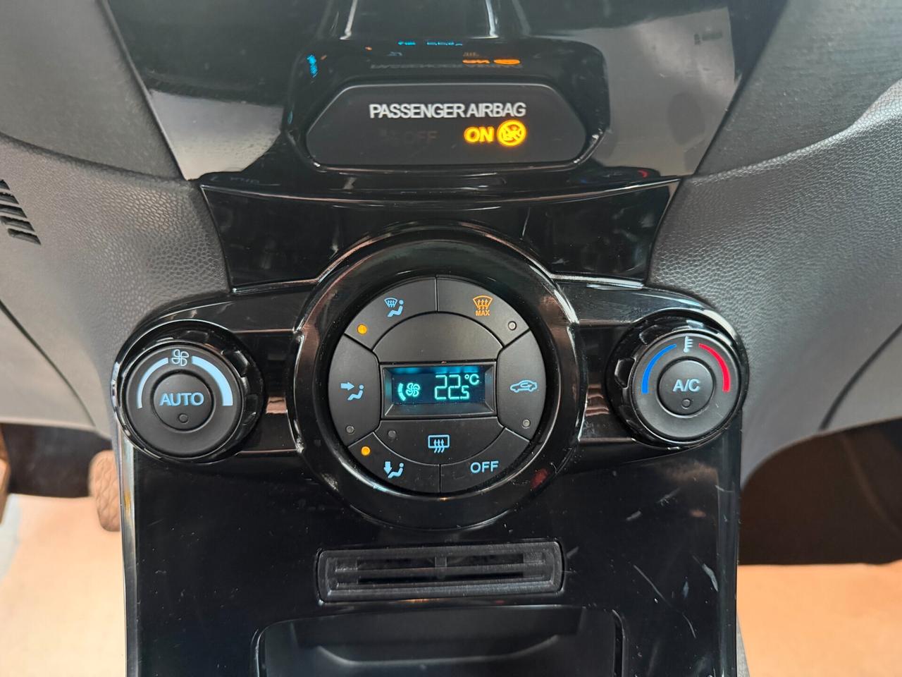 Ford Fiesta 1.5 TDCi 75CV 5 porte Titanium