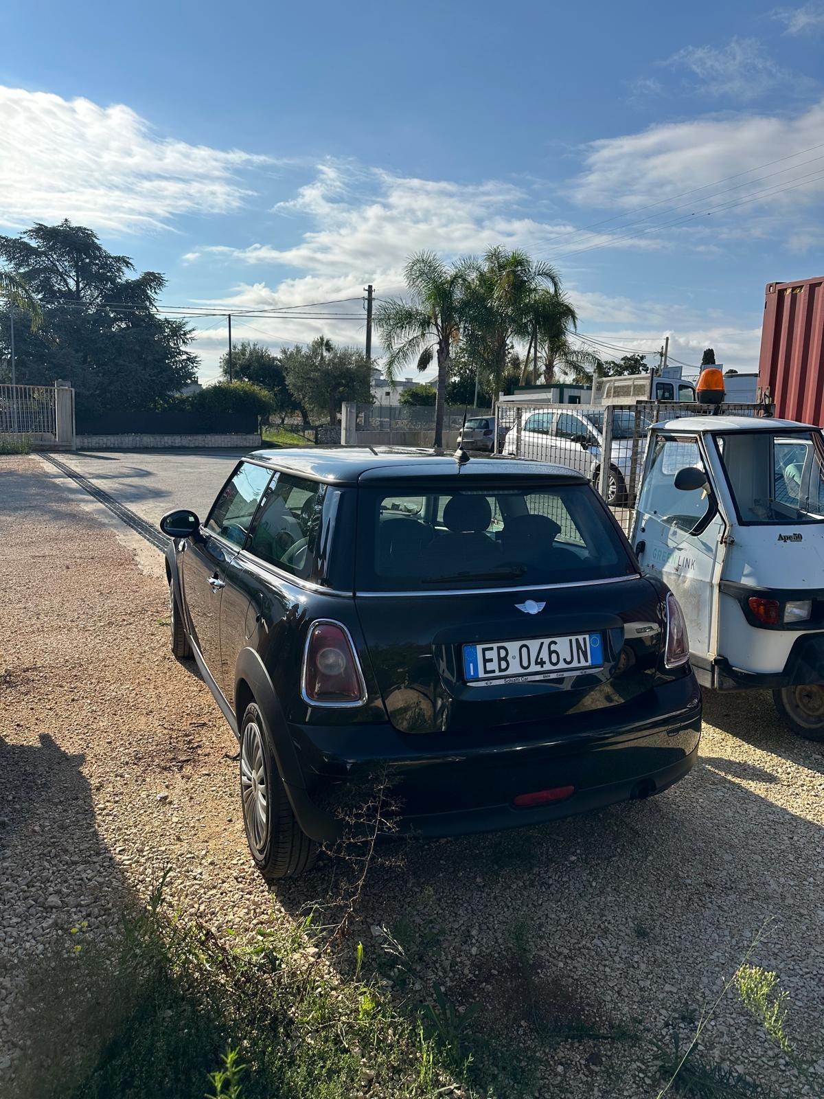 Mini 1.4. 16V Ray 75cv Total Black, adatta per Neopatentati