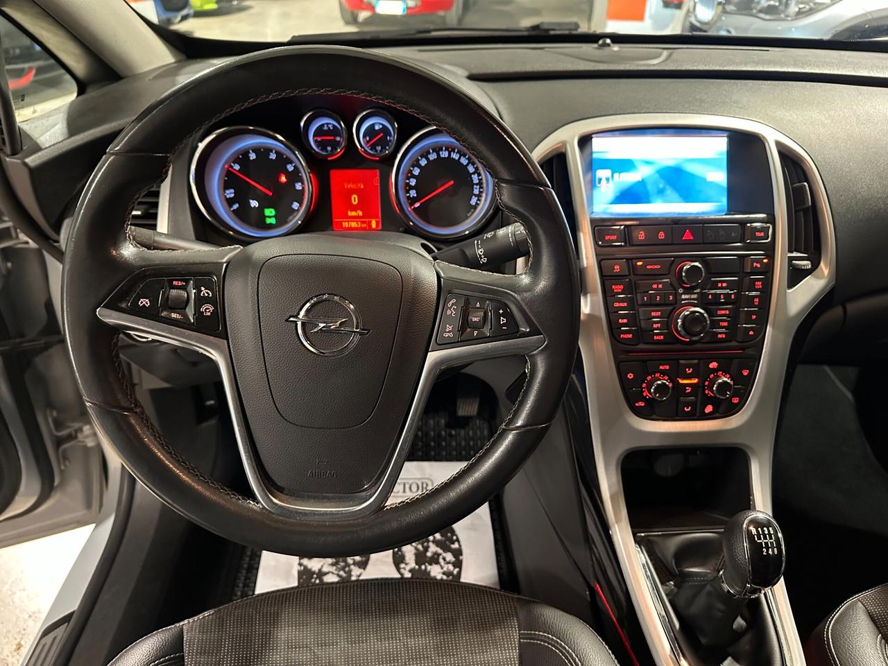 Opel Astra GTC 2.0 CDTI 165CV 3 porte Cosmo - DISTRIBUZIONE FATTA