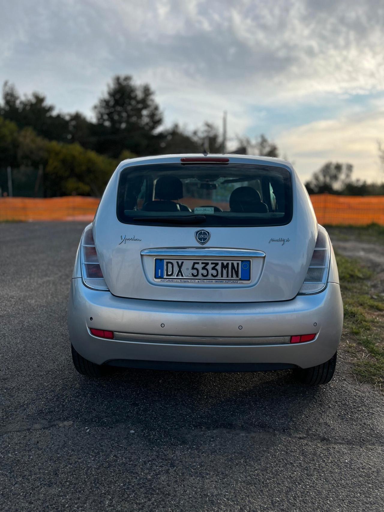 Lancia Ypsilon 1.3 MJT 75 CV Argento