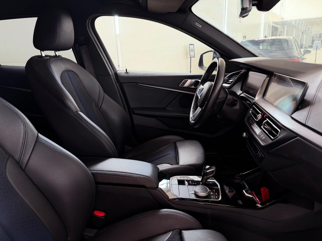 Bmw 118 118d 5p. Msport