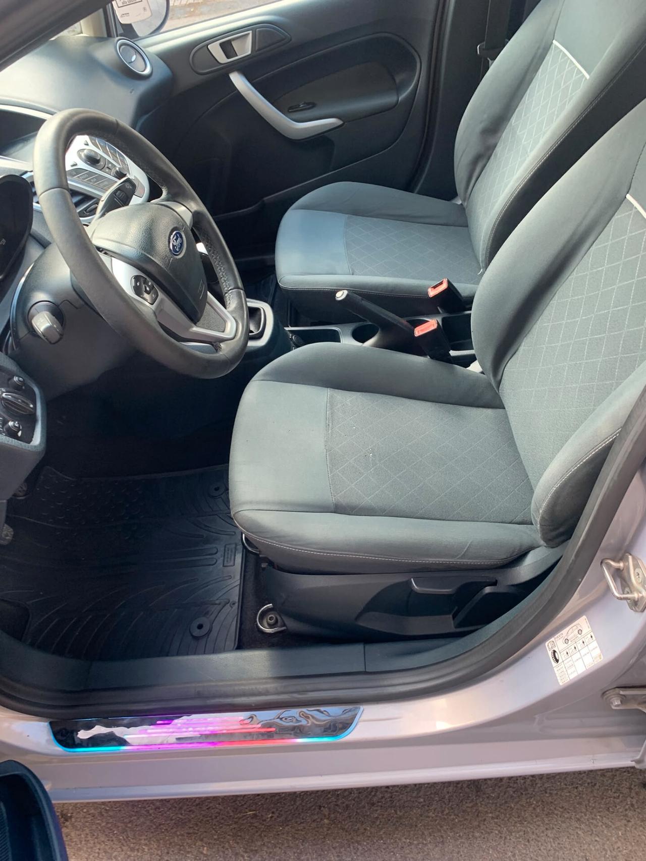 Ford Fiesta Ikon 1.4 TDCi 70CV 5p. Business