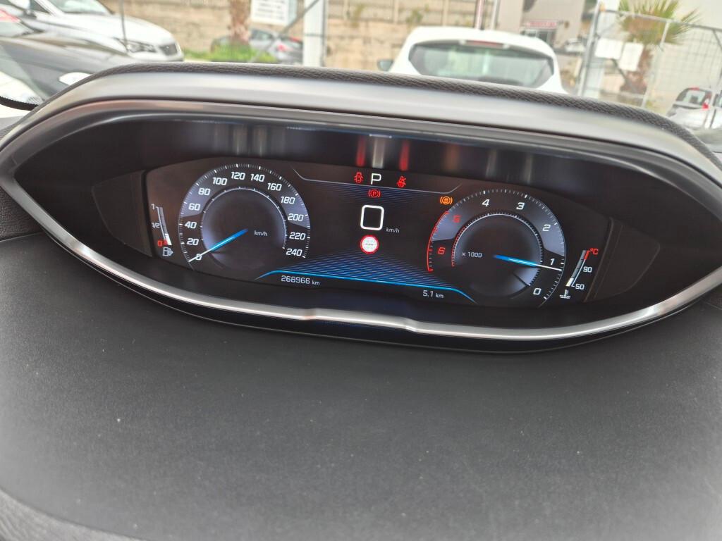 Peugeot 3008 BlueHDi 130CV EAT8 CERCHI-18 CAMERA