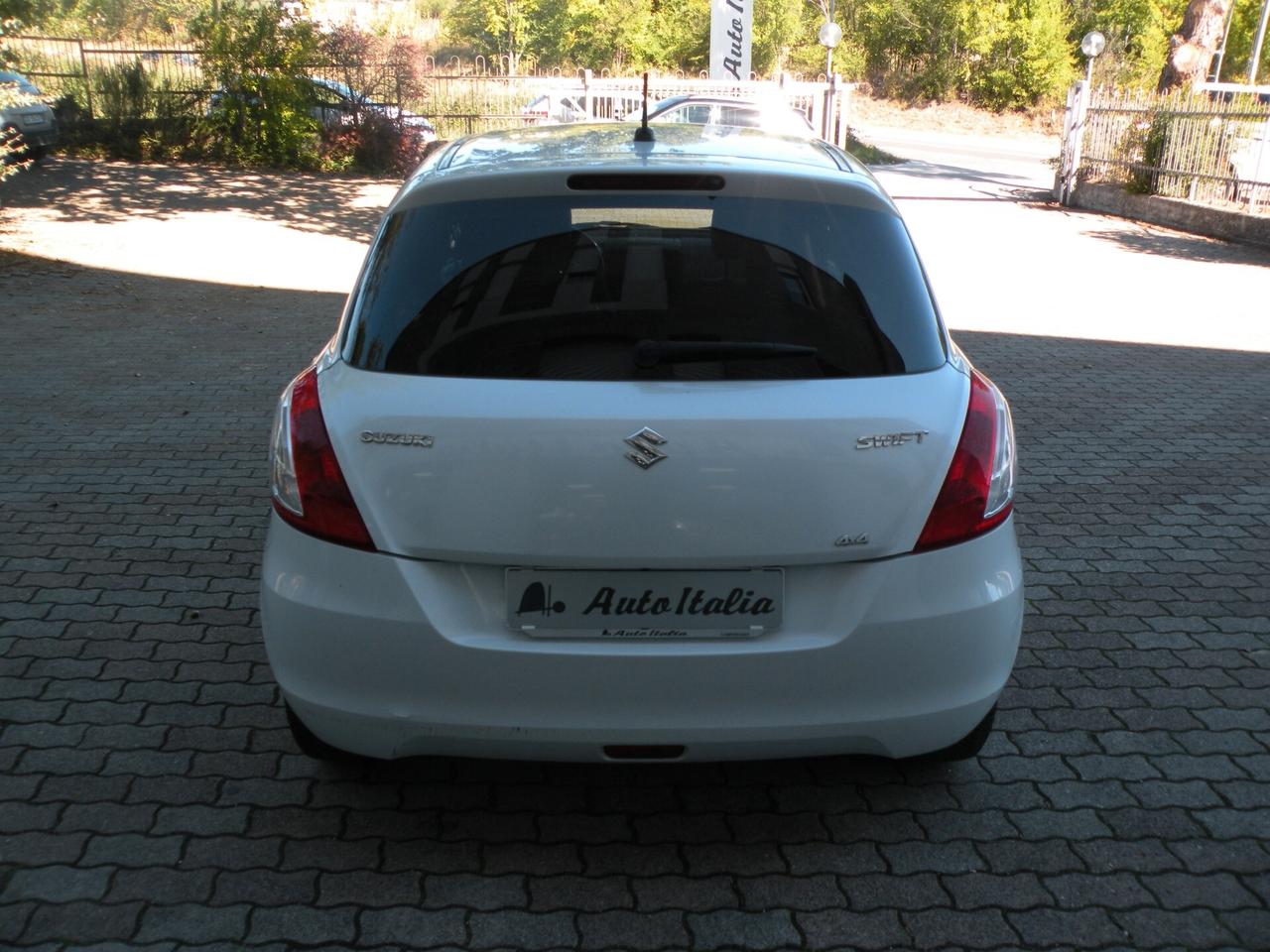 SUZUKI SWIFT 1.2 VVT 94CV 4WD Top 2011