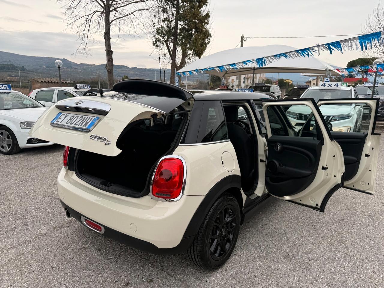 " UNA CHICCA " Mini 1.5 One D Business 5 porte
