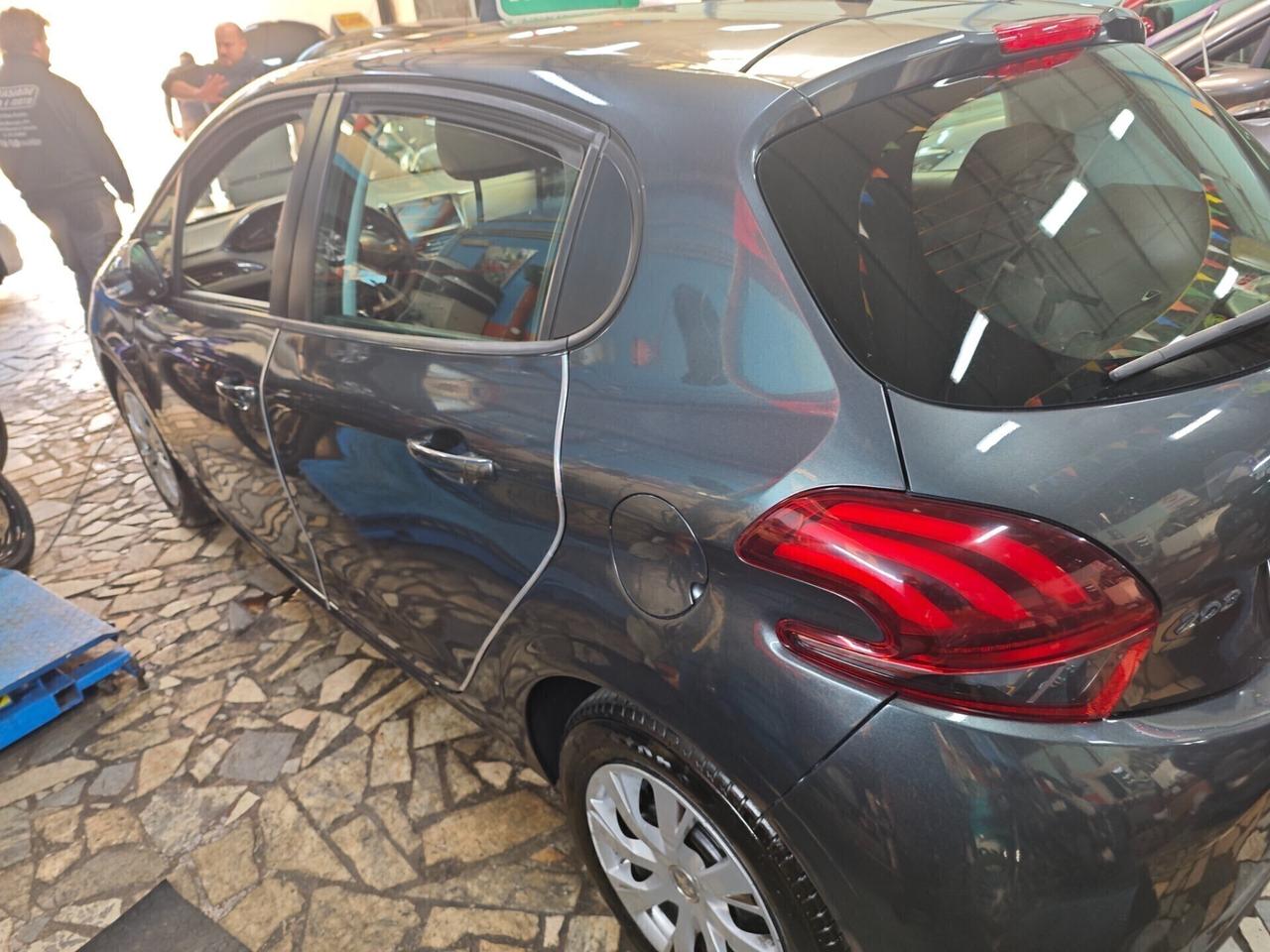 Peugeot 208 BlueHDi 75 5 porte Allure